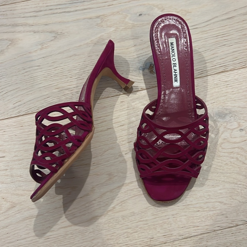 Magenta Manolo Blahnik Kitten Heels